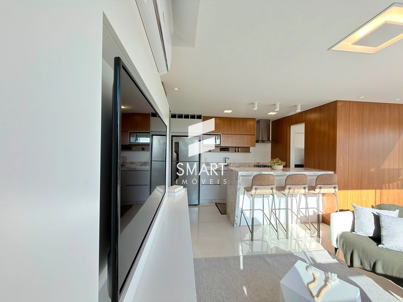 APARTAMENTO DE ESQUINA MOBILIADO E DECORADO COM VISTA PARA O MAR E A SERRA: 6ª foto da galeria de imagens do imóvel