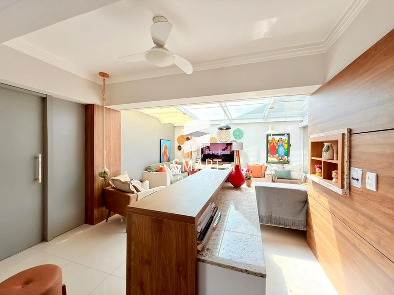 APARTAMENTO À VENDA COM 3 VAGAS E 2 TERRAÇOS ÓTIMOS  Parece uma casa!: 5ª foto da galeria de imagens do imóvel