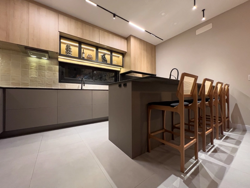 CASA COM 4 SUÍTES FINAMENTE MOBILIADA E DECORADA!: 20ª foto da galeria de imagens do imóvel