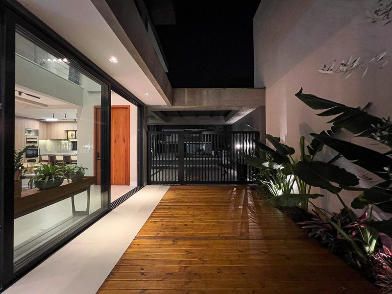 CASA COM 4 SUÍTES FINAMENTE MOBILIADA E DECORADA!: 7ª foto da galeria de imagens do imóvel