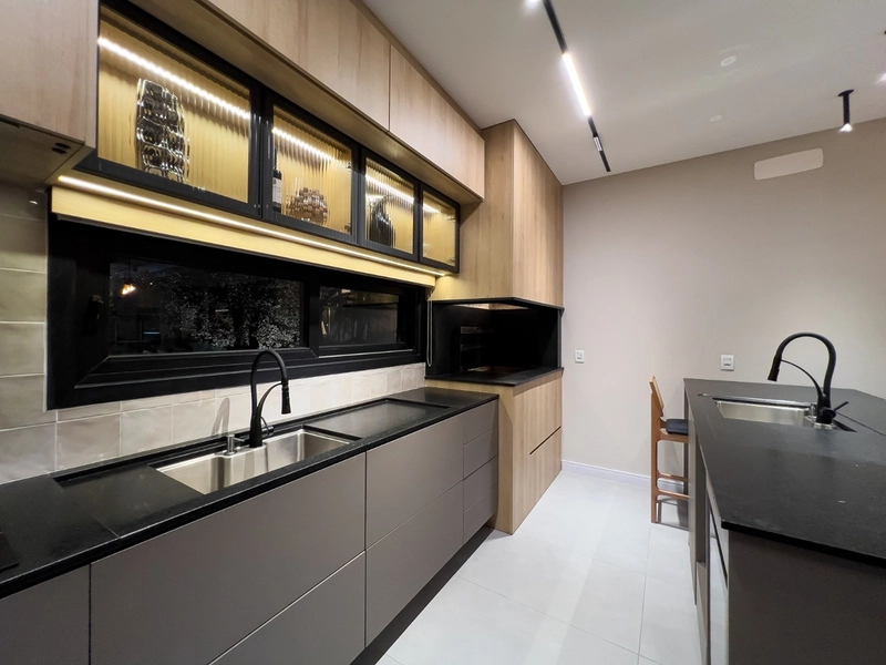 CASA COM 4 SUÍTES FINAMENTE MOBILIADA E DECORADA!: 24ª foto da galeria de imagens do imóvel