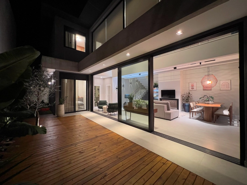 CASA COM 4 SUÍTES FINAMENTE MOBILIADA E DECORADA!: 3ª foto da galeria de imagens do imóvel