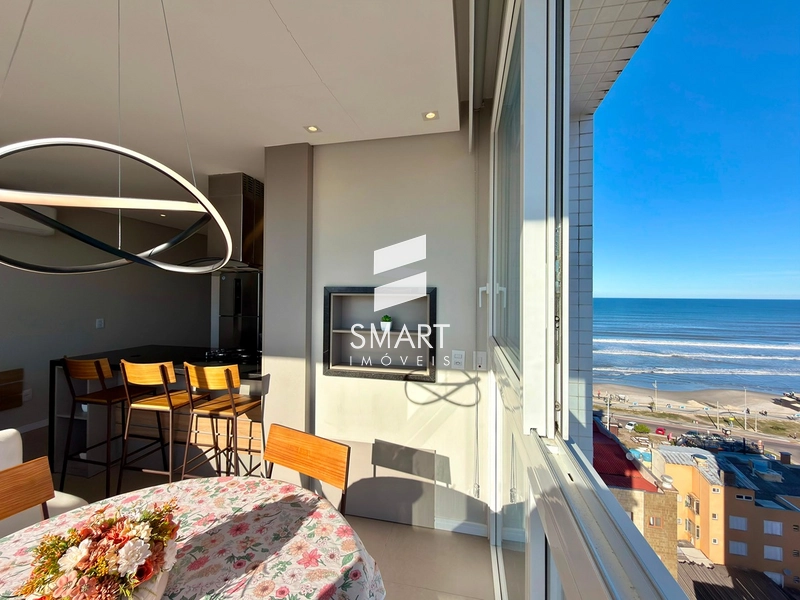 APARTAMENTO COM VISTA MAR AO LADO DA PRAÇA FLÁVIO BOIANOVSKI, A APENAS UMA QUADRA DA PRAIA!: 3ª foto da galeria de imagens do imóvel