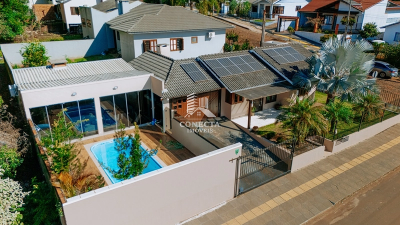 Casa de Esquina, com piscina à venda: 1ª foto da galeria de imagens do imóvel