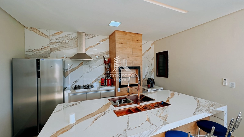 Casa de Esquina, com piscina à venda: 5ª foto da galeria de imagens do imóvel