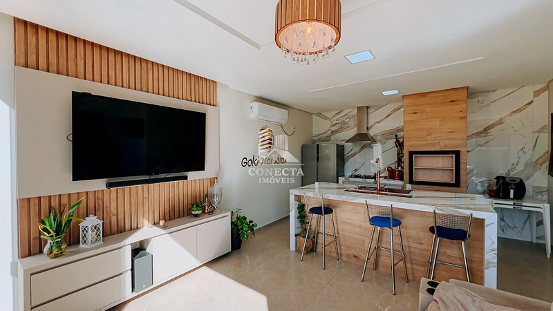 Casa de Esquina, com piscina à venda: 3ª foto da galeria de imagens do imóvel