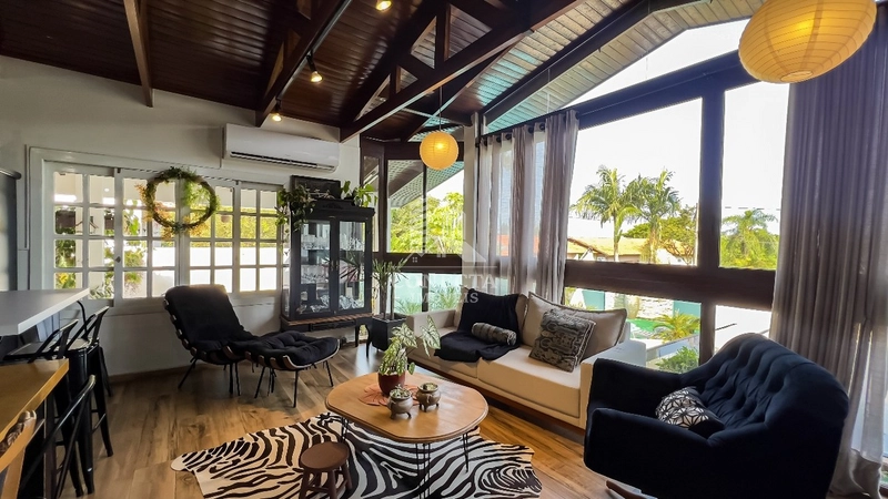 Venda: Casa ampla para sua família com piscina: 1ª foto da galeria de imagens do imóvel