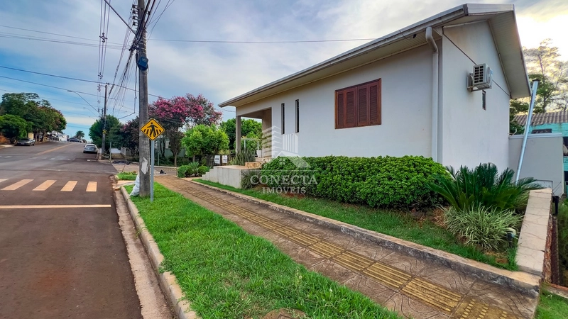 Casa de esquina a venda no Centro próximo ao Hospital Vida e Saúde: 14ª foto da galeria de imagens do imóvel
