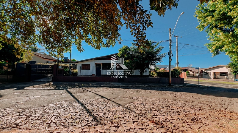 Casa de esquina mista para venda: 2ª foto da galeria de imagens do imóvel