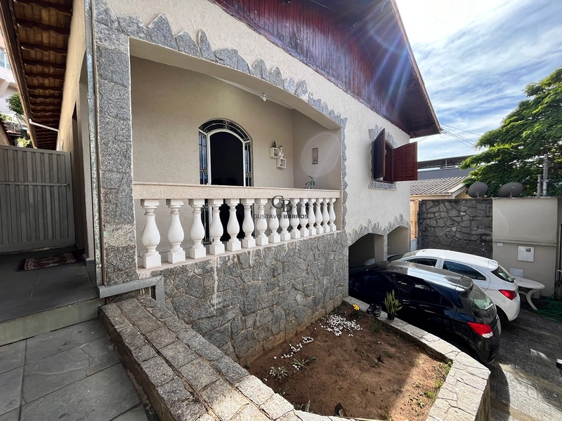 Casa 3 Quartos à Venda no Jardim São Paulo – 167m² com Edícula e Garagem para 4 Carros | Poços de Caldas: 1ª foto da galeria de imagens do imóvel
