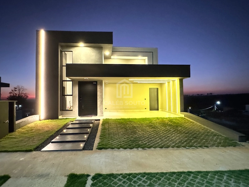 Casa para Locação | Condomínio Verana Parque Alvorada – Marília/SP  Viva com conforto, tecnologia e sofisticação em um dos condomínios mais desejados de Marília.  Esta excelente residência foi projetada para oferecer praticidade, segurança e qualidade de vida para toda a família.  Destaques do imóvel  * 4 dormitórios, sendo 1 suíte; * 3 banheiros + 1 lavabo; * Ampla sala com pé-direito alto; * Área gourmet integrada; * Piscina; * 2 churrasqueiras; * Cozinha planejada com armários; * Armários no quarto de solteiro; * Água quente em todas as torneiras e chuveiros (boiler); * Preparação para ar-condicionado em todos os ambientes; * Preparação para carregador de veículo elétrico; * Janelas dos dormitórios e porta-balcão automatizadas, com comando por Alexa; * Iluminação em LED em toda a residência; * Construção totalmente em laje; * 206 m² de área construída; * Aproximadamente 70 m² de área de depósito.  Uma casa moderna, funcional e preparada para quem valoriza conforto, tecnologia e ambientes amplos, ideal para famílias que desejam morar com tranquilidade e segurança dentro do Condomínio Verana Parque Alvorada.  Agende sua visita e conheça pessoalmente este imóvel exclusivo.  Caléb Souto | Negócios Imobiliários Especialista em casas de condomínio em Marília.: 1ª foto da galeria de imagens do imóvel