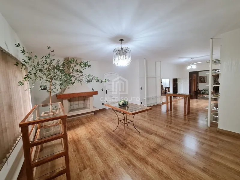 Casa a Venda na Região Central de Marília-SP. : 1ª foto da galeria de imagens do imóvel