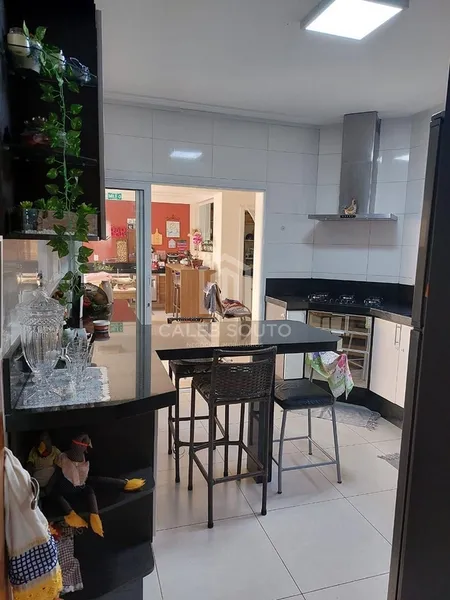 Casa a Venda com 3 Suítes no Bairro Maria Izabel em Marília-SP.: 5ª foto da galeria de imagens do imóvel
