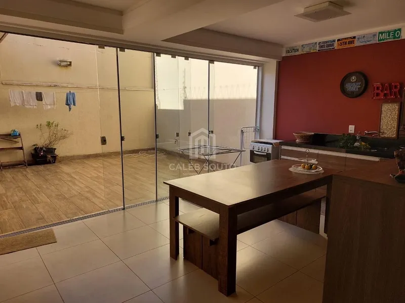 Casa a Venda com 3 Suítes no Bairro Maria Izabel em Marília-SP.: 3ª foto da galeria de imagens do imóvel