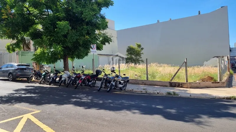 Terreno na Rua São Luiz em Marilia/ SP: 2ª foto da galeria de imagens do imóvel