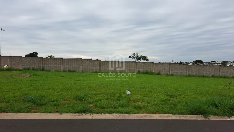 Terreno a Venda no Condomínio Silenzio Esmeralda em Marília-SP.: 1ª foto da galeria de imagens do imóvel