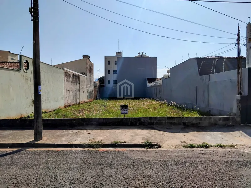 Terreno no Jardim Maria Izabel  em Marilia / SP: 1ª foto da galeria de imagens do imóvel