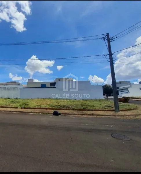 Terreno a venda no Jd. Florença medindo 293,45 em Marília-SP.: 1ª foto da galeria de imagens do imóvel