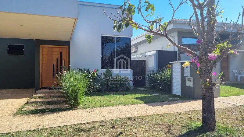 Casa com 3 quartos e piscina no Condominio Costa do Ipe em Marilia: 1ª foto da galeria de imagens do imóvel
