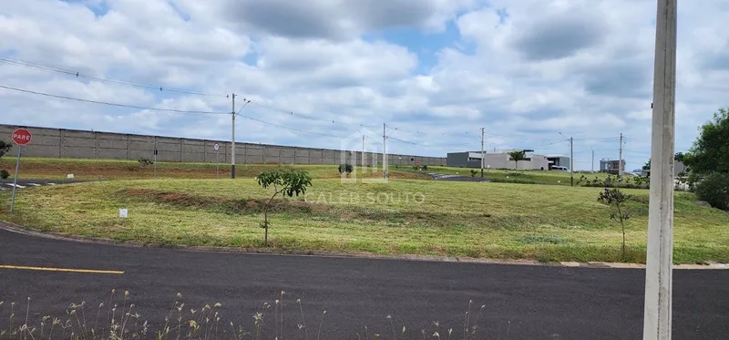 Terreno a Venda medindo 442 metros no Condomínio Vila Flora III em Marília-SP. : 1ª foto da galeria de imagens do imóvel