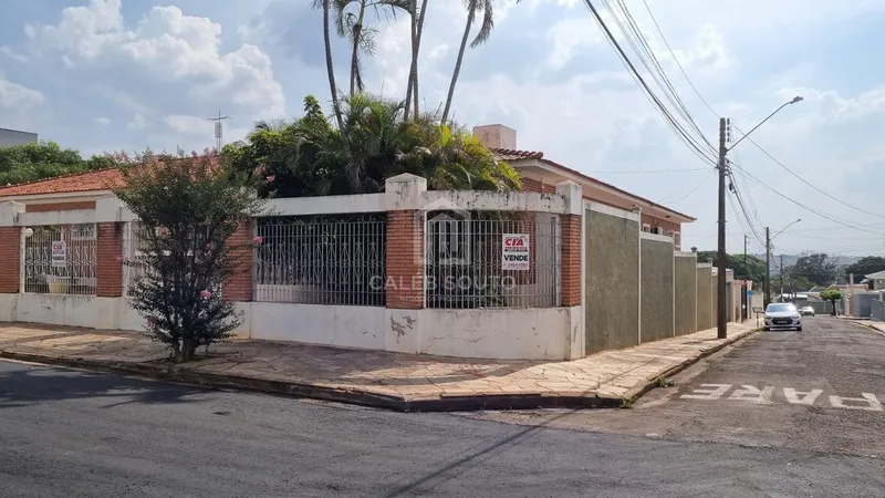 Casa a Venda no Bairro Aeroporto em Marília-SP.: 2ª foto da galeria de imagens do imóvel