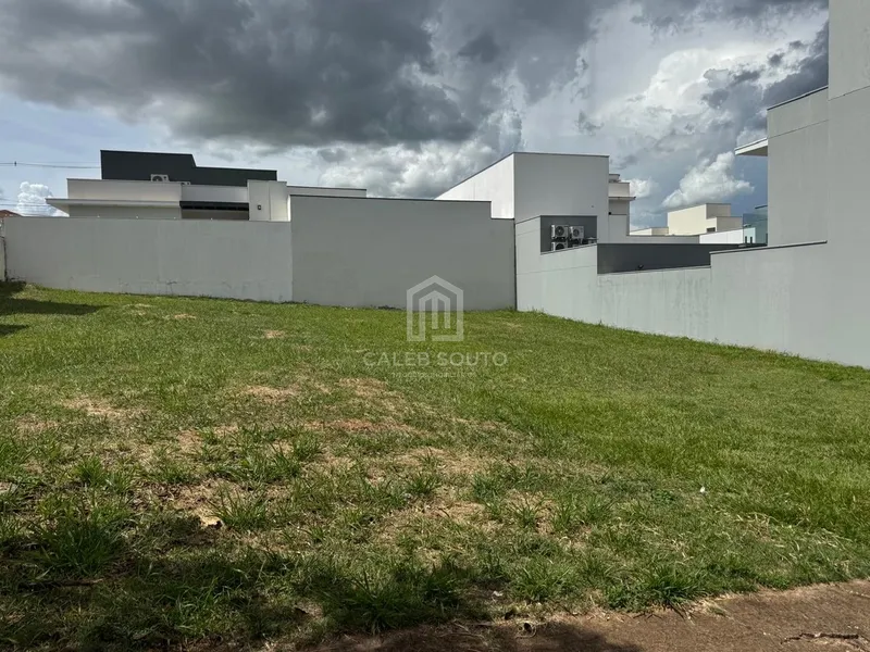 Terreno a Venda no Condomínio Reserva Esmeralda em Marília-SP.: 1ª foto da galeria de imagens do imóvel