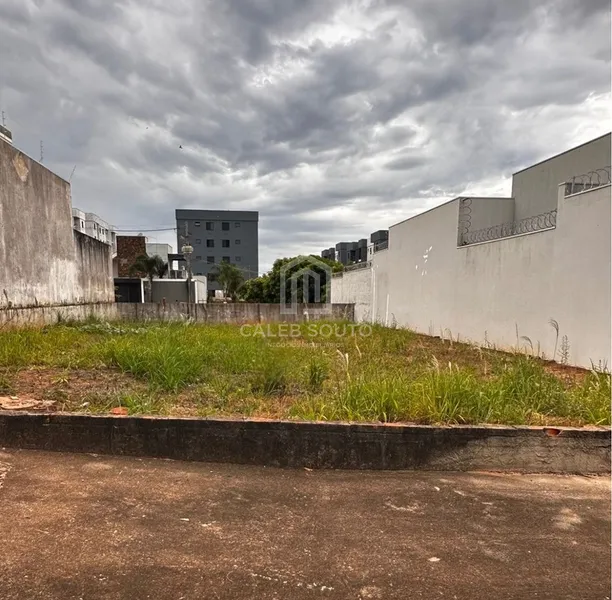 Terreno a Venda no Jardim Florença em Marília-SP. : 1ª foto da galeria de imagens do imóvel