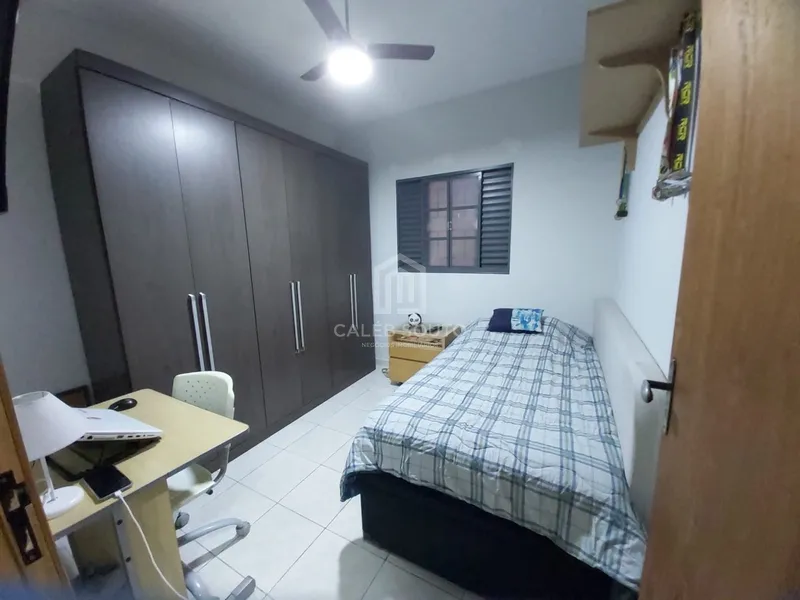 Casa com 3 quartos sendo 1 suíte no Jd. Universitário em Marília-SP.: 8ª foto da galeria de imagens do imóvel