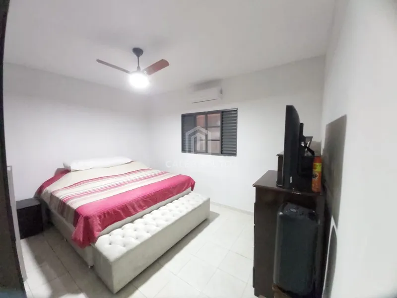 Casa com 3 quartos sendo 1 suíte no Jd. Universitário em Marília-SP.: 4ª foto da galeria de imagens do imóvel