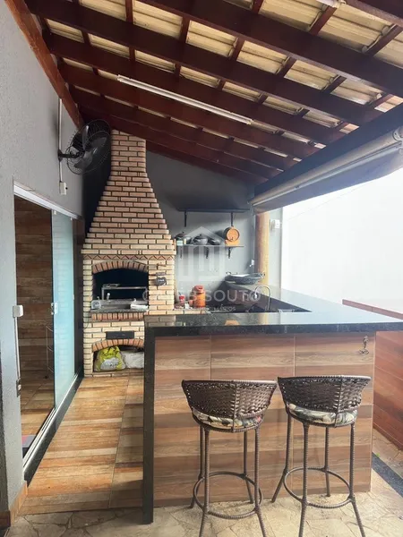 Casa a Venda com 4 quartos no Bairro Palmital em Marília-SP: 3ª foto da galeria de imagens do imóvel