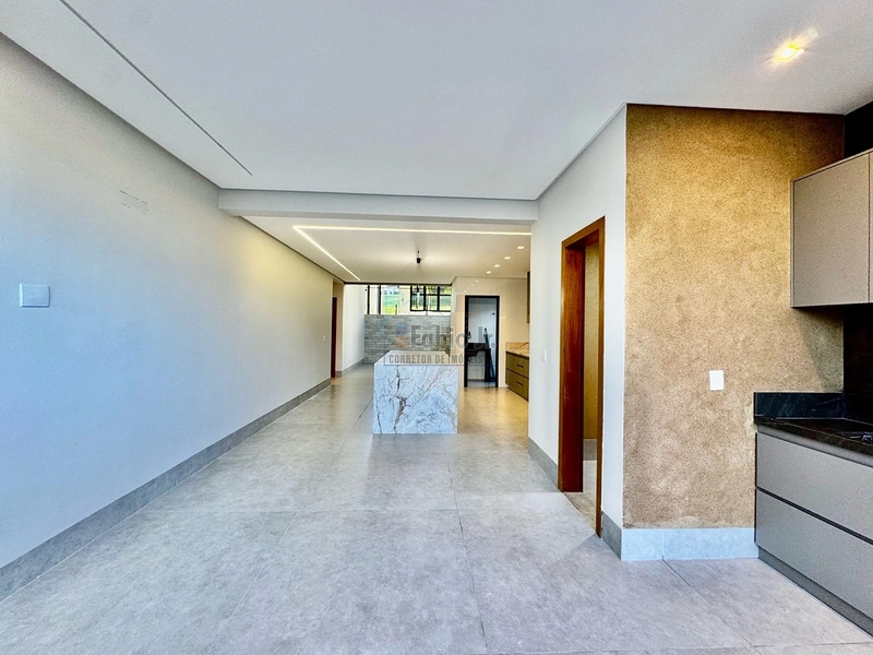Casa Sub Térrea 3 suítes em condomínio fechado - Jardins Nápoles : 10ª foto da galeria de imagens do imóvel