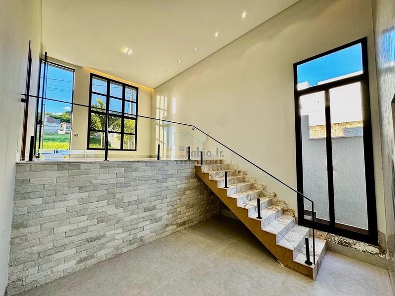 Casa Sub Térrea 3 suítes em condomínio fechado - Jardins Nápoles : 6ª foto da galeria de imagens do imóvel
