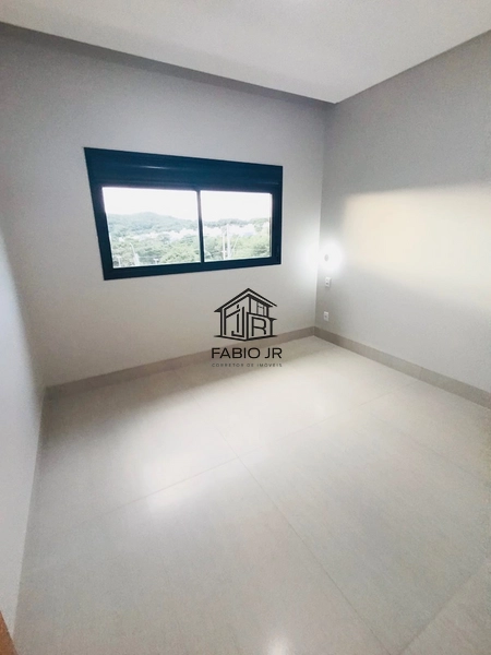 Casa sub-térrea 03 suítes em condomínio fechado  - Jardins Nápoles : 7ª foto da galeria de imagens do imóvel