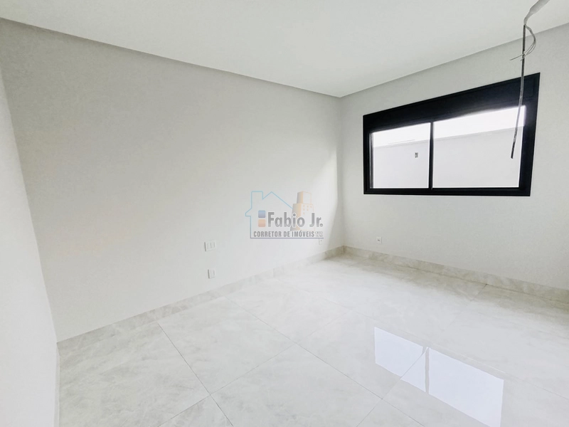 Casa térrea, 3 suítes, 3 vagas de garagem cobertas em condomínio fechado - Jardins Nápoles : 5ª foto da galeria de imagens do imóvel