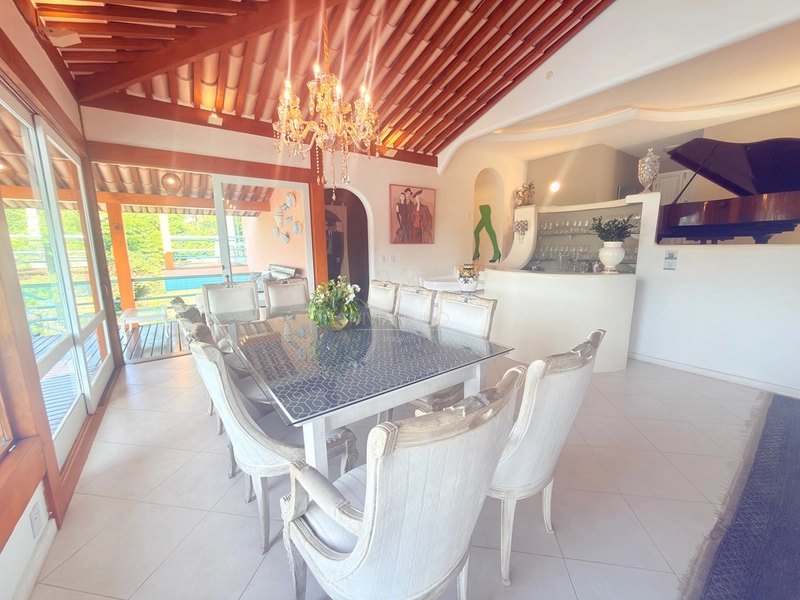 Casa 4 suítes + loft, piscina privativa e acesso a praia na Ferradurinha, Búzios: 2ª foto da galeria de imagens do imóvel