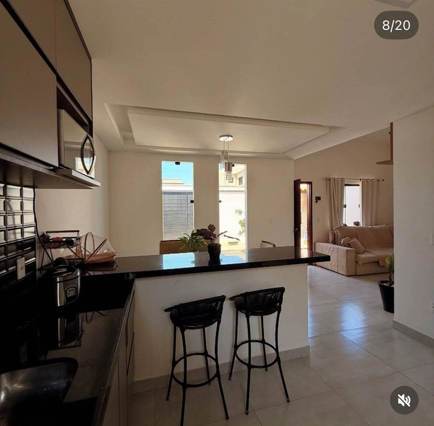 CASA A VENDA COM MOBÍLIA- VILA DO PERÓ: 4ª foto da galeria de imagens do imóvel