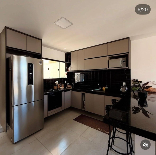 CASA A VENDA COM MOBÍLIA- VILA DO PERÓ: 5ª foto da galeria de imagens do imóvel