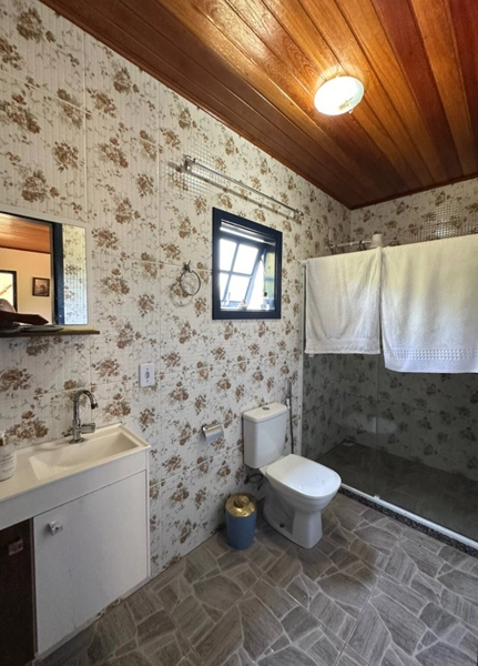 Casa a venda localizada na Pedra Riscada com vista para várias montanhas.: 6ª foto da galeria de imagens do imóvel