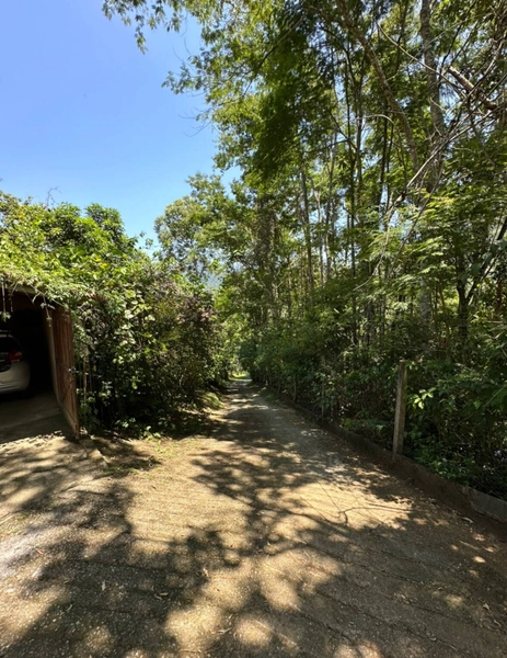 Casa a venda localizada na Pedra Riscada com vista para várias montanhas.: 4ª foto da galeria de imagens do imóvel