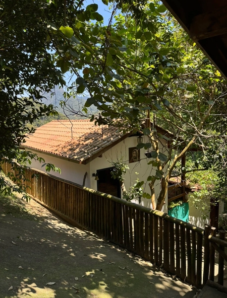 Casa a venda localizada na Pedra Riscada com vista para várias montanhas.: 1ª foto da galeria de imagens do imóvel