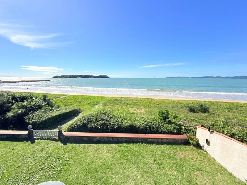 Casa 5 suítes, 1 master pé na areia com piscina na Marina, Búzios: 1ª foto da galeria de imagens do imóvel