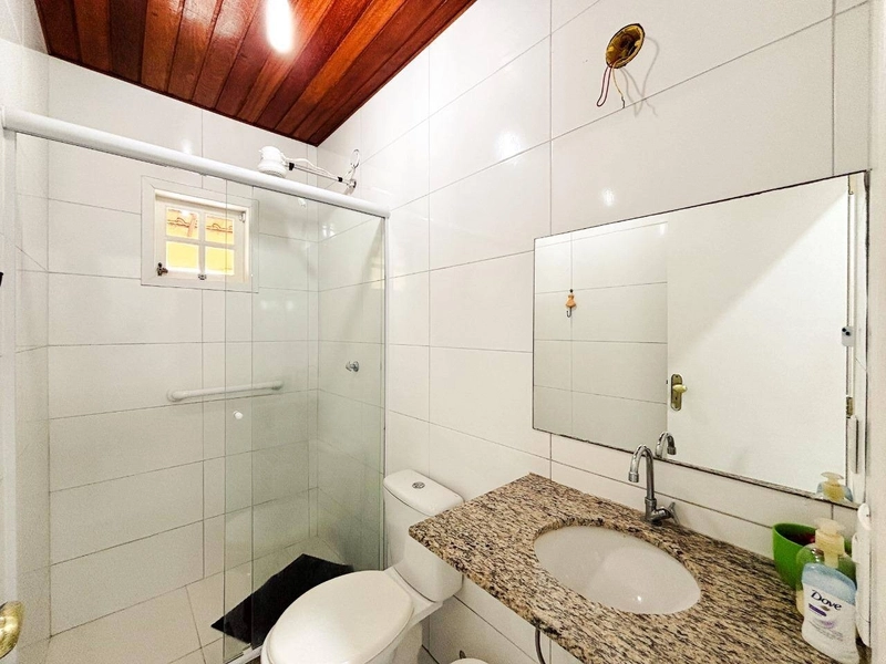 Sítio na Rasa – Um Refúgio Privativo com Três Residências e Muito Verde: 21ª foto da galeria de imagens do imóvel
