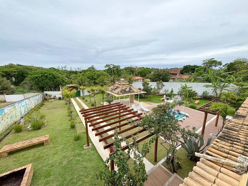 Sítio na Rasa – Um Refúgio Privativo com Três Residências e Muito Verde: 4ª foto da galeria de imagens do imóvel