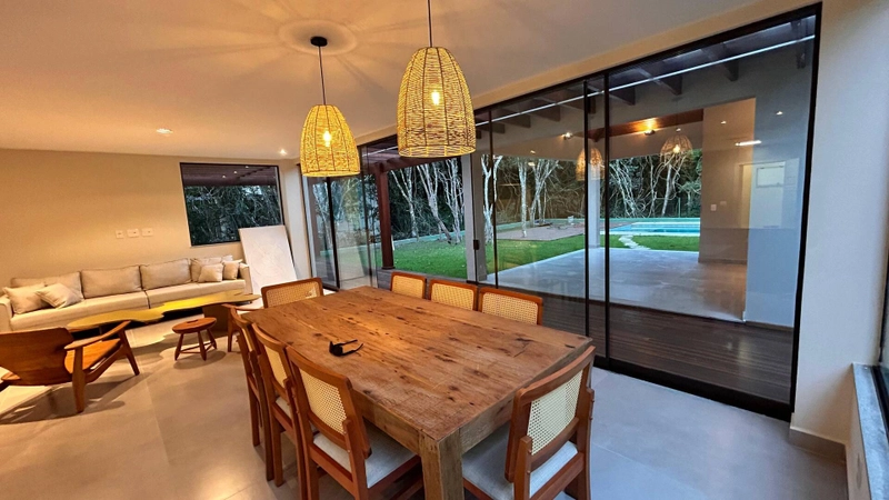 Arquitetura moderna com charme rústico e sofisticação em cada detalhe!: 3ª foto da galeria de imagens do imóvel