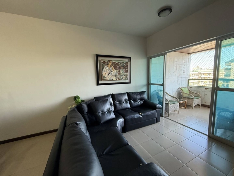 Apartamento Amplo e Varandado a 1 Minuto da Praia: 3ª foto da galeria de imagens do imóvel