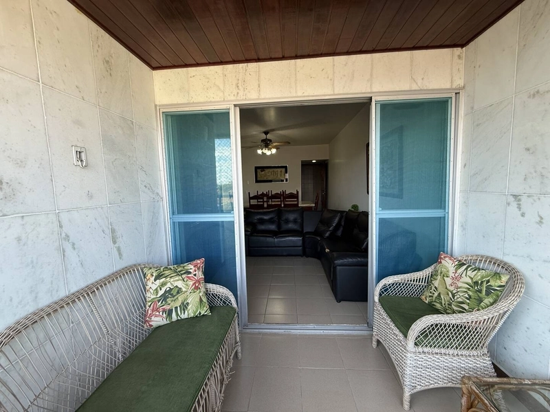 Apartamento Amplo e Varandado a 1 Minuto da Praia: 1ª foto da galeria de imagens do imóvel
