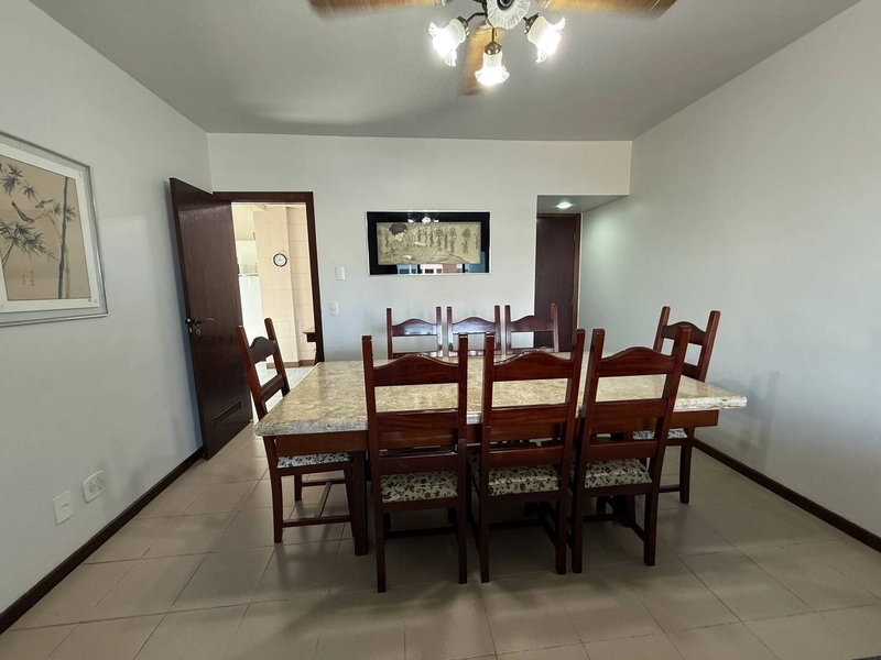 Apartamento Amplo e Varandado a 1 Minuto da Praia: 15ª foto da galeria de imagens do imóvel