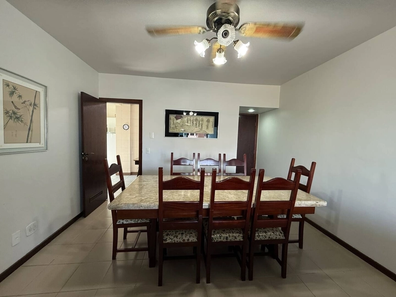 Apartamento Amplo e Varandado a 1 Minuto da Praia: 12ª foto da galeria de imagens do imóvel