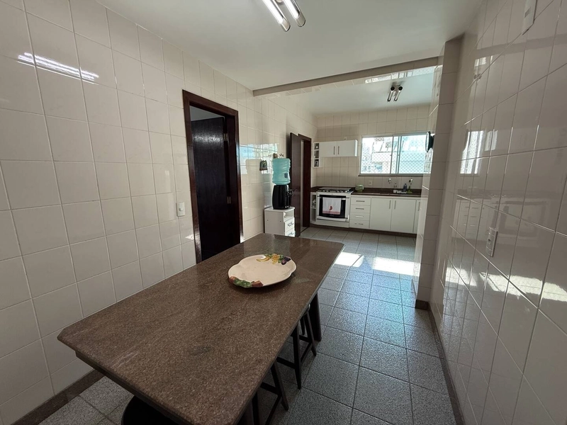 Apartamento Amplo e Varandado a 1 Minuto da Praia: 16ª foto da galeria de imagens do imóvel