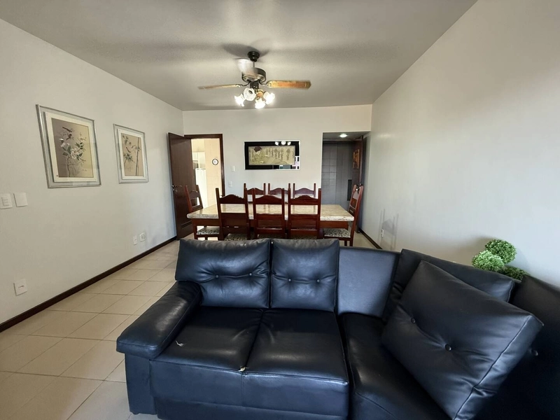 Apartamento Amplo e Varandado a 1 Minuto da Praia: 5ª foto da galeria de imagens do imóvel